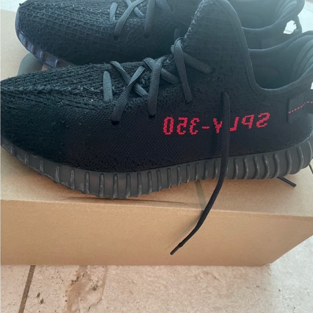 Adidas Yeezys 350 - Picture 3 of 3